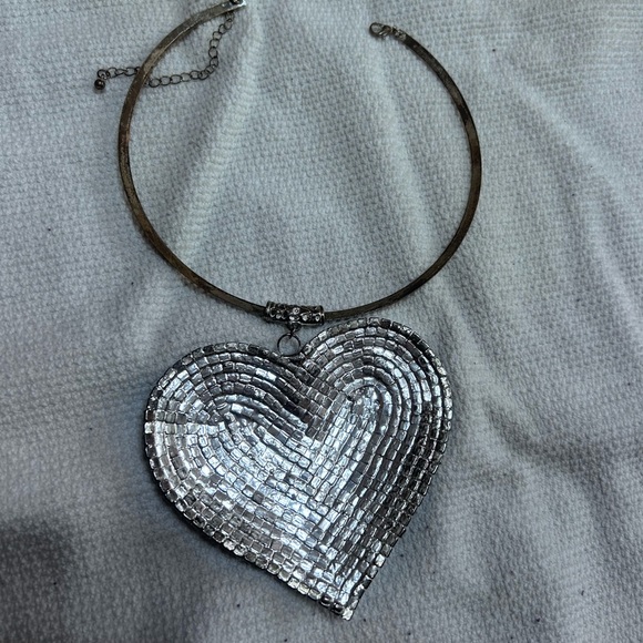 Silver Heart-Shaped Rhinestone necklace - Picture 3 of 5